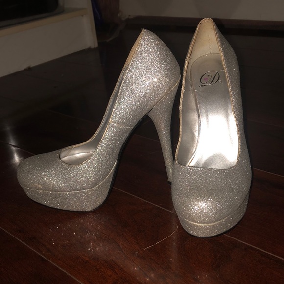 Silver sparkly platform heels - Picture 2 of 3